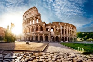 colosseo-a-roma-e-il-sole-del-mattino-italia_119101-11