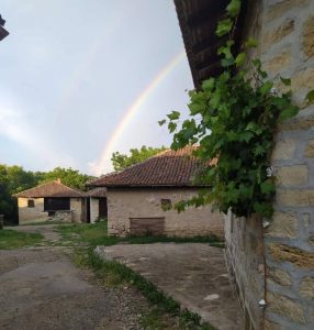 Zaboravljene lepote istočne Srbije: Rajačke pivnice vode nas u neko drugo vreme
