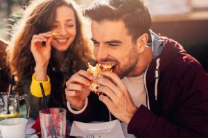 1_Couple-at-a-restaurant
