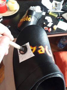 Ukrašavanje i popravljanje kožne galanterije ~ možete to sami!