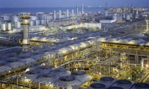 olie-gas-saudi-arabien-Ras-Tanura-Refinery-seen-here-has-grown-into-one-of-the-most-complex-in-the-world-with-a-distillation-capacity-of-550000-bpd-of-crude-oil-and-gas