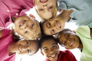 social-skills-activities-faces-circle-Vansterpartiet_bildbank-public-domain.jpg-600x400-min.jpg.pagespeed.ce_.2bd84o3J6o